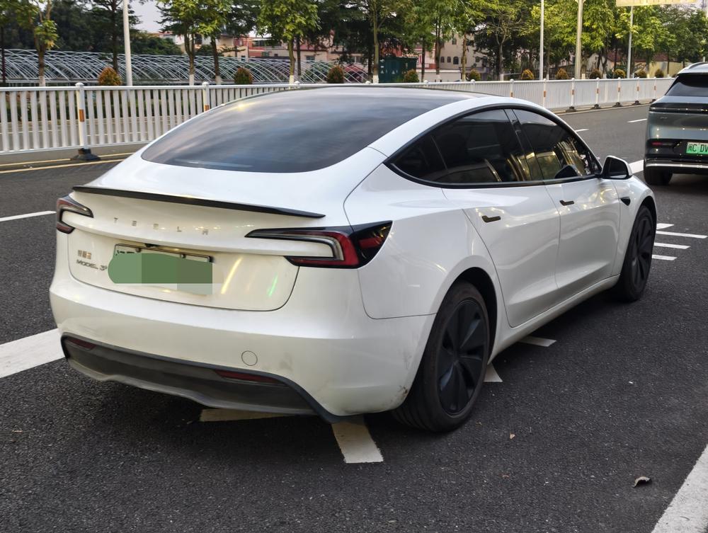 Tesla Model 3 2025 immagine di auto #6
