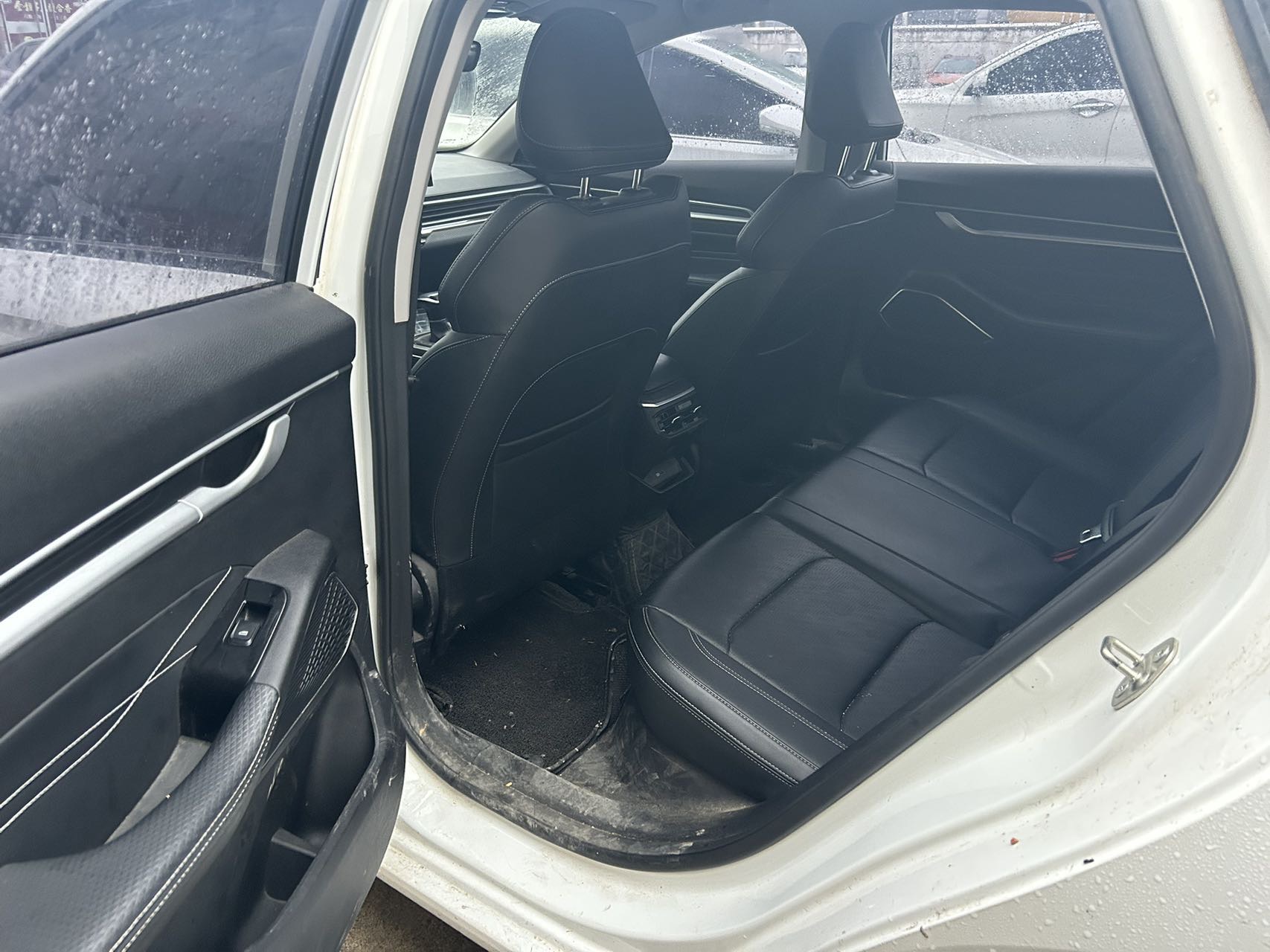 GEELY Emgrand 2023 image de voiture #3