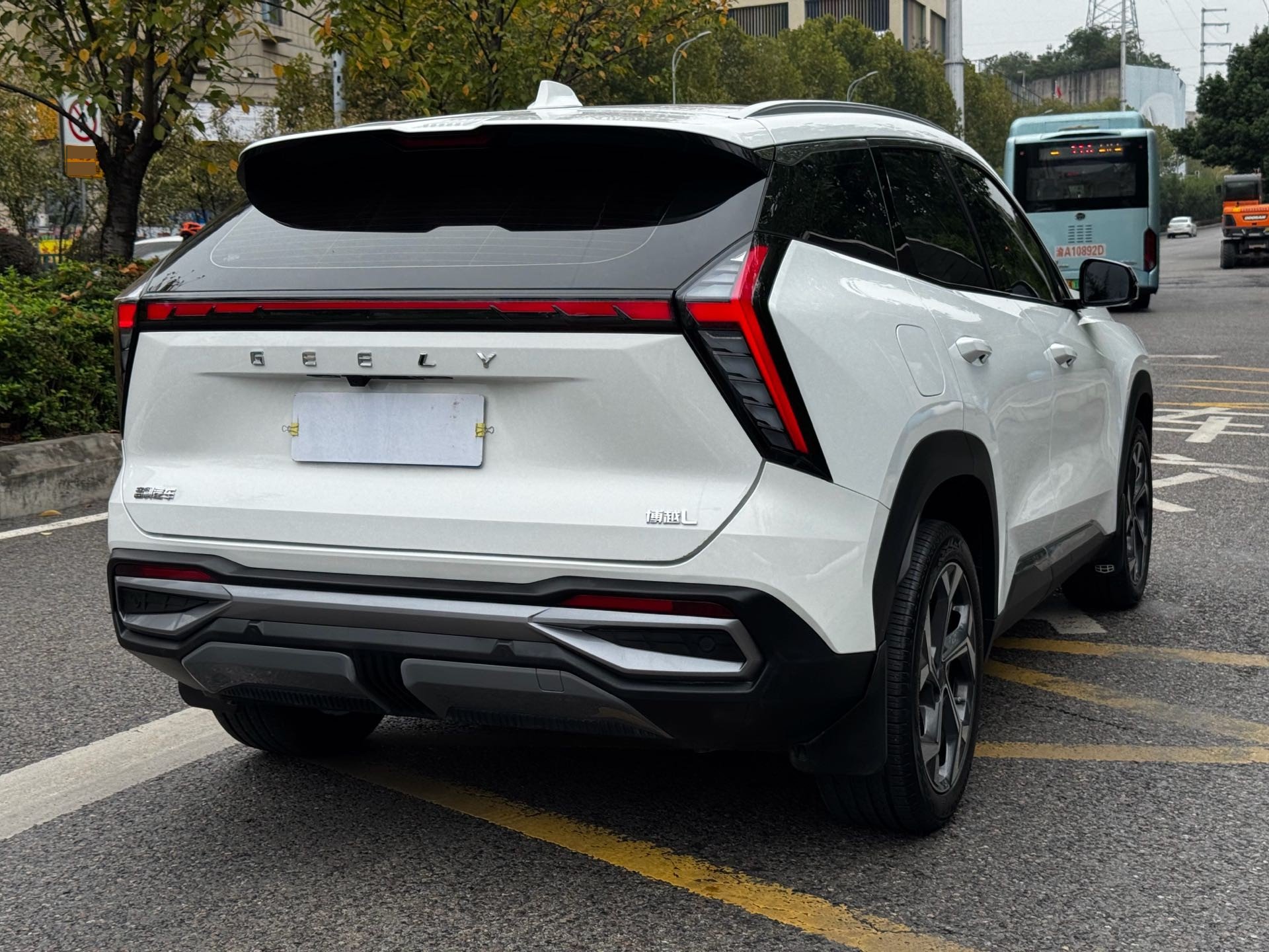 GEELY Boyue L 2024 car image #3