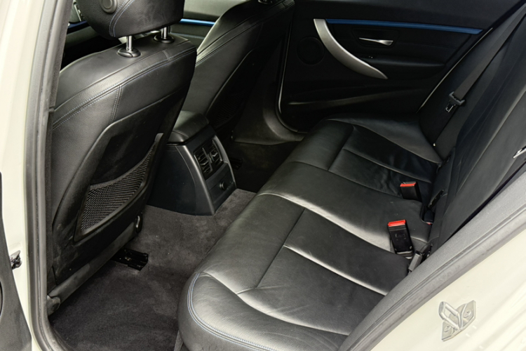 BMW 3 Series 2018 #18 BMW 3 Series 2018 car image #18
