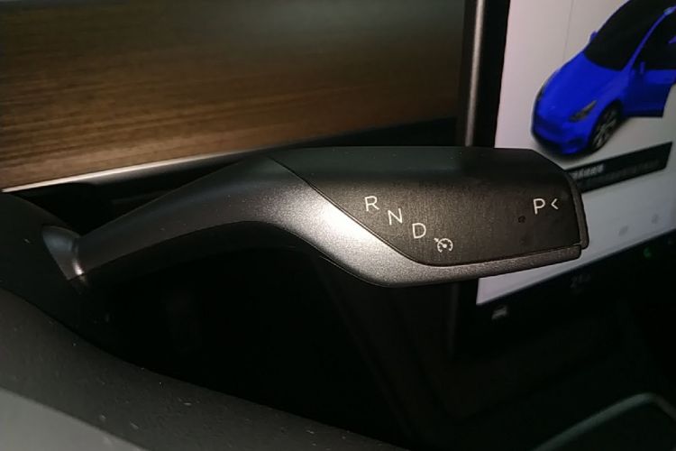 Tesla Model Y 2021 #14 Tesla Model Y 2021 car image #14