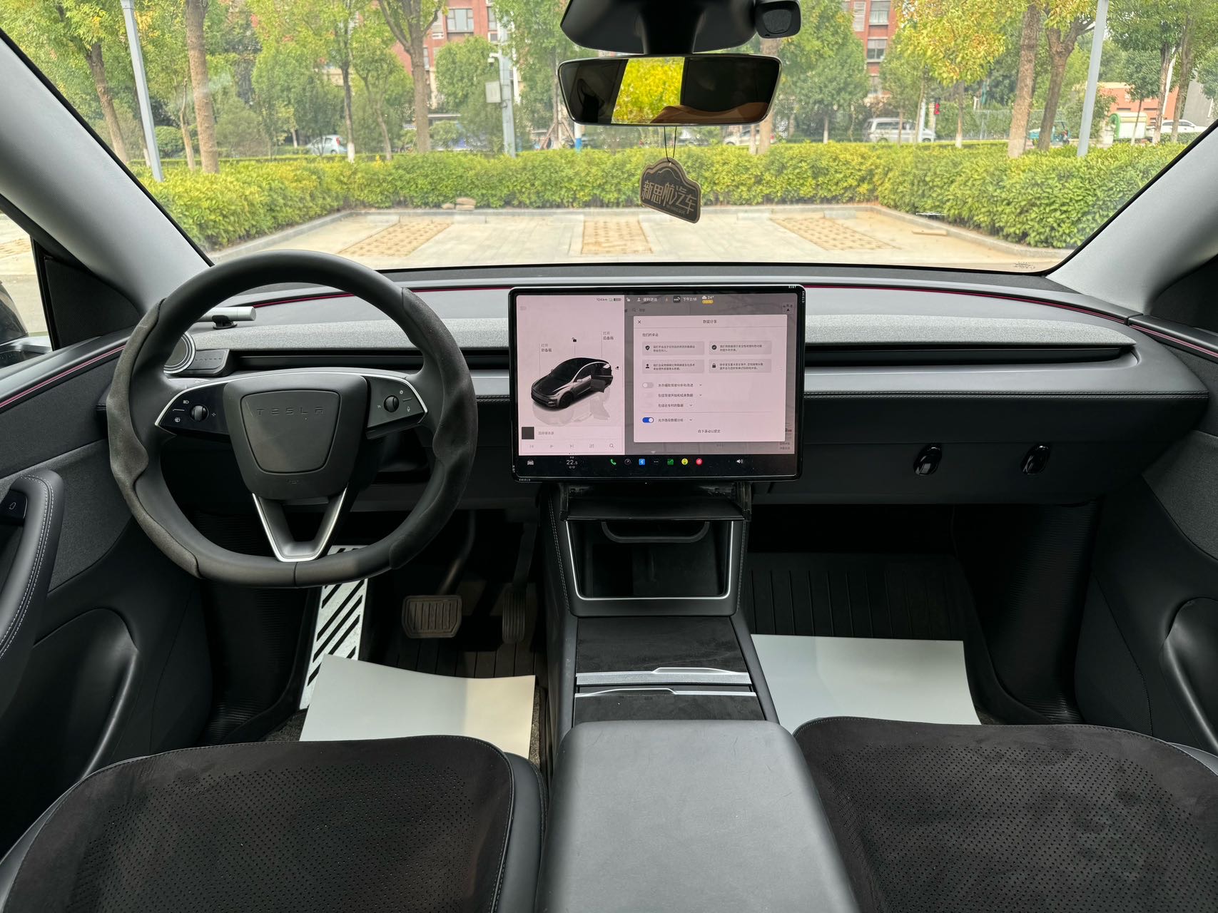 Tesla Model Y 2025 #9 Tesla Model Y 2025 car image #9