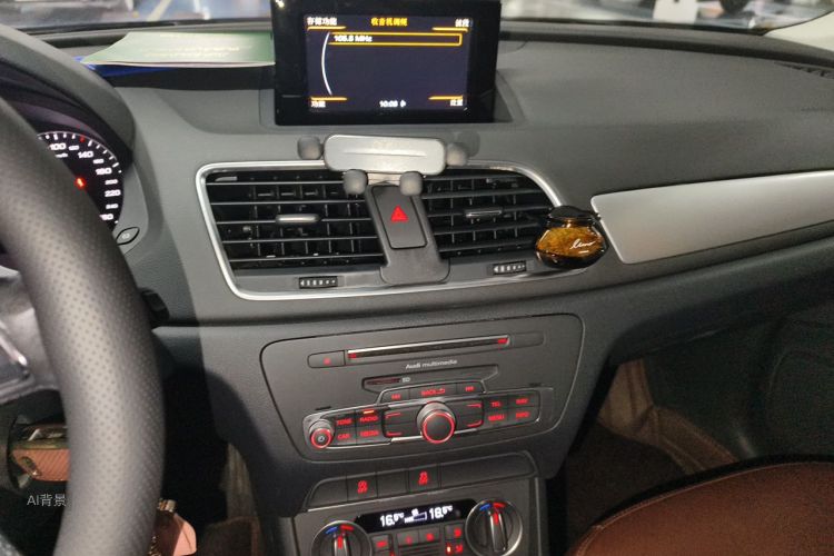 Audi Q3 2016 car image #15