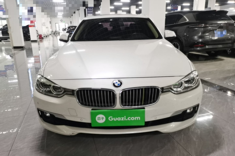 BMW 3 Series 2018 car image #3