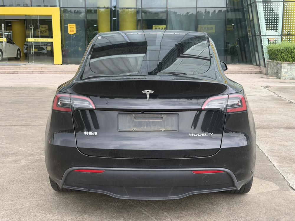 Tesla Model Y 2023 car image #5