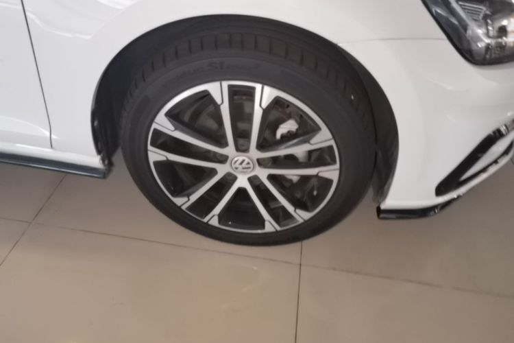 Volkswagen Golf 2019 car image #9