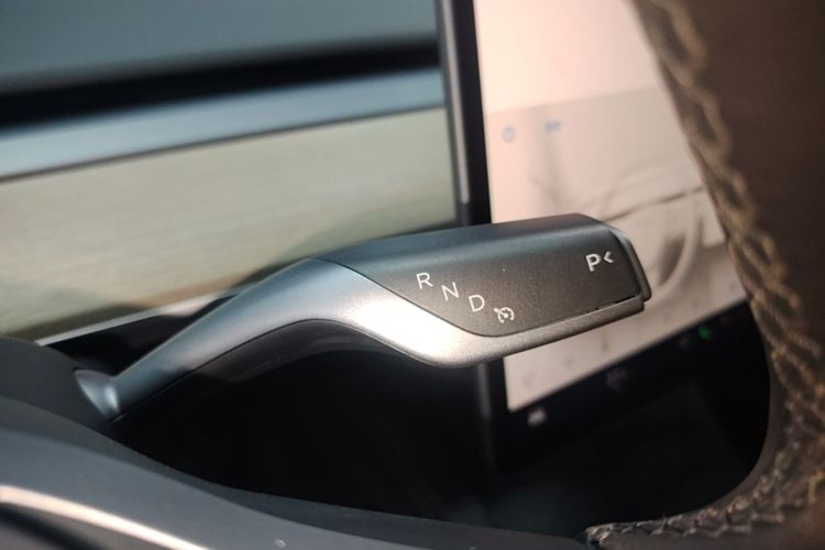 Tesla Model Y 2023 car image #14