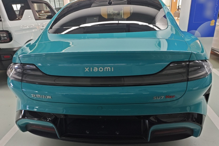 MI SU7 2024 immagine di auto #6