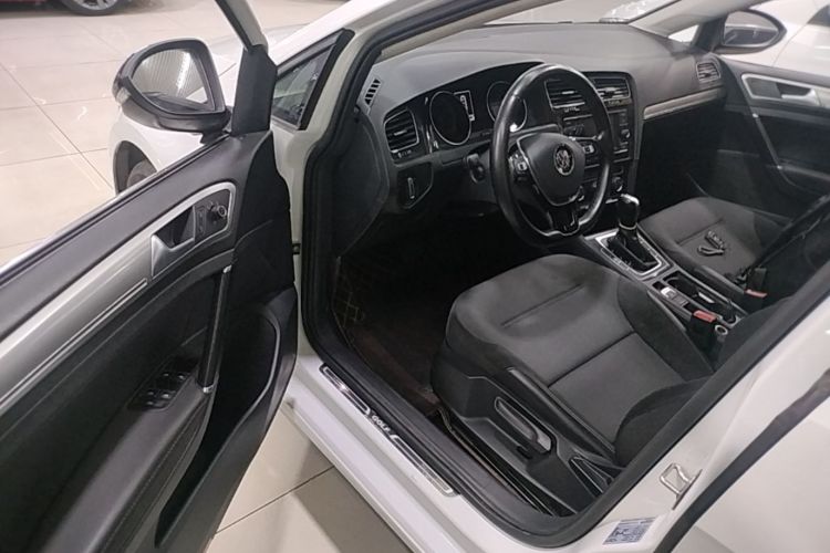 Volkswagen Golf 2018 car image #16