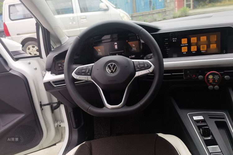 Volkswagen Golf 2023 car image #12
