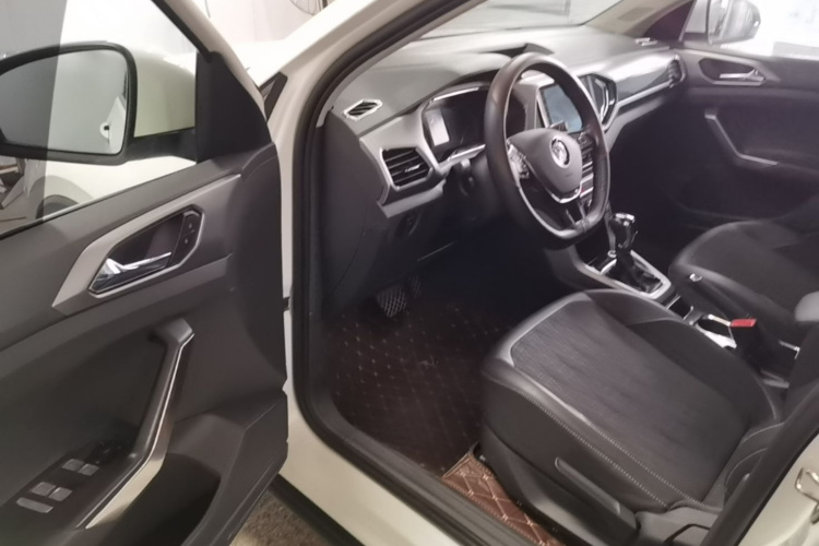 Volkswagen T-Cross 2020 #12 Volkswagen T-Cross 2020 car image #12