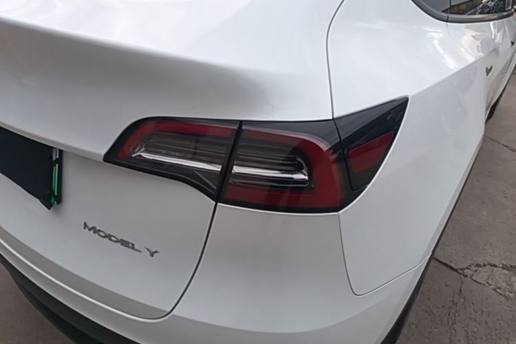Tesla Model Y 2024 #8 Tesla Model Y 2024 car image #8
