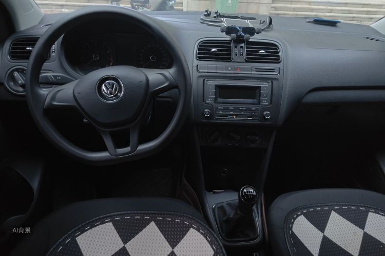 Volkswagen Polo 2015 car image #11
