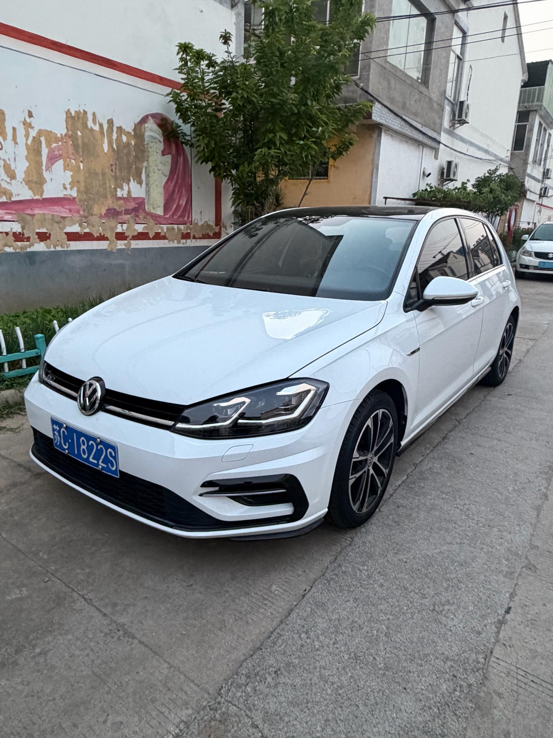 2018 2018 car image