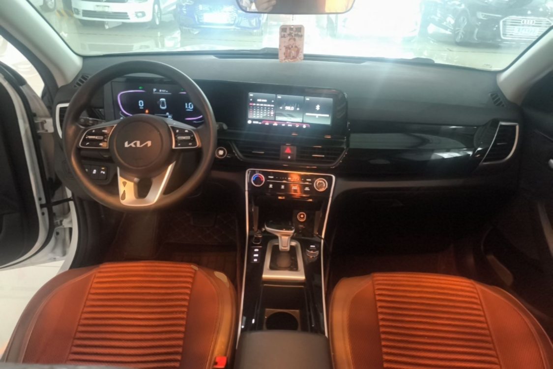 Kia Seltos 2025 car image #15