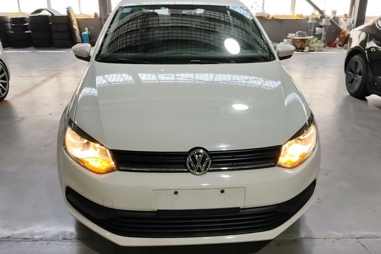 Volkswagen Polo 2016 car image #3