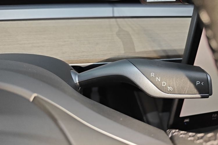 Tesla Model Y 2022 car image #14