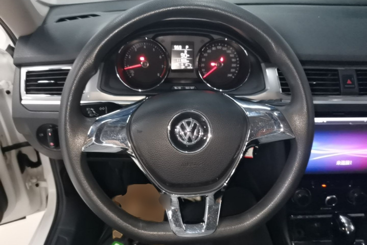 Volkswagen Bora 2016 car image #17