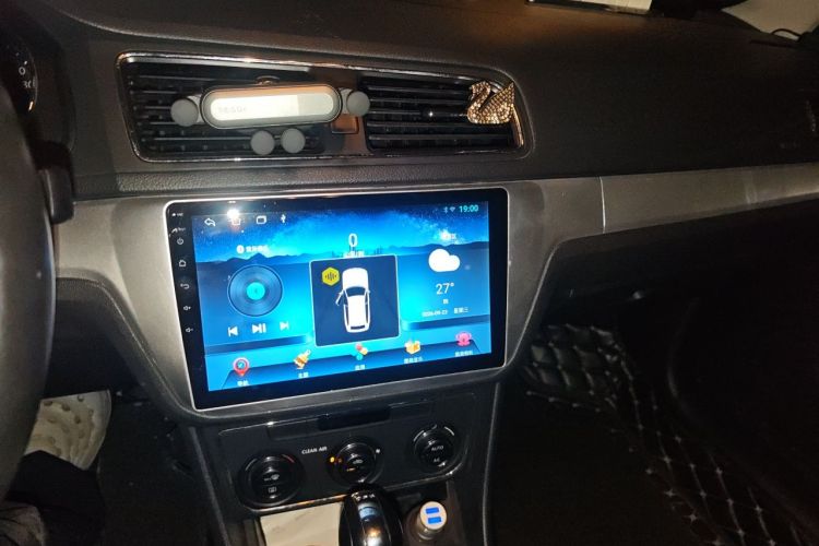 Volkswagen Lavida 2017 car image #13