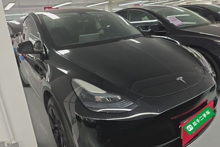 Tesla Model Y 2024 صورة سيارة #4