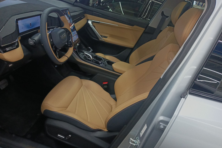 GEELY Boyue L 2024 car image #24