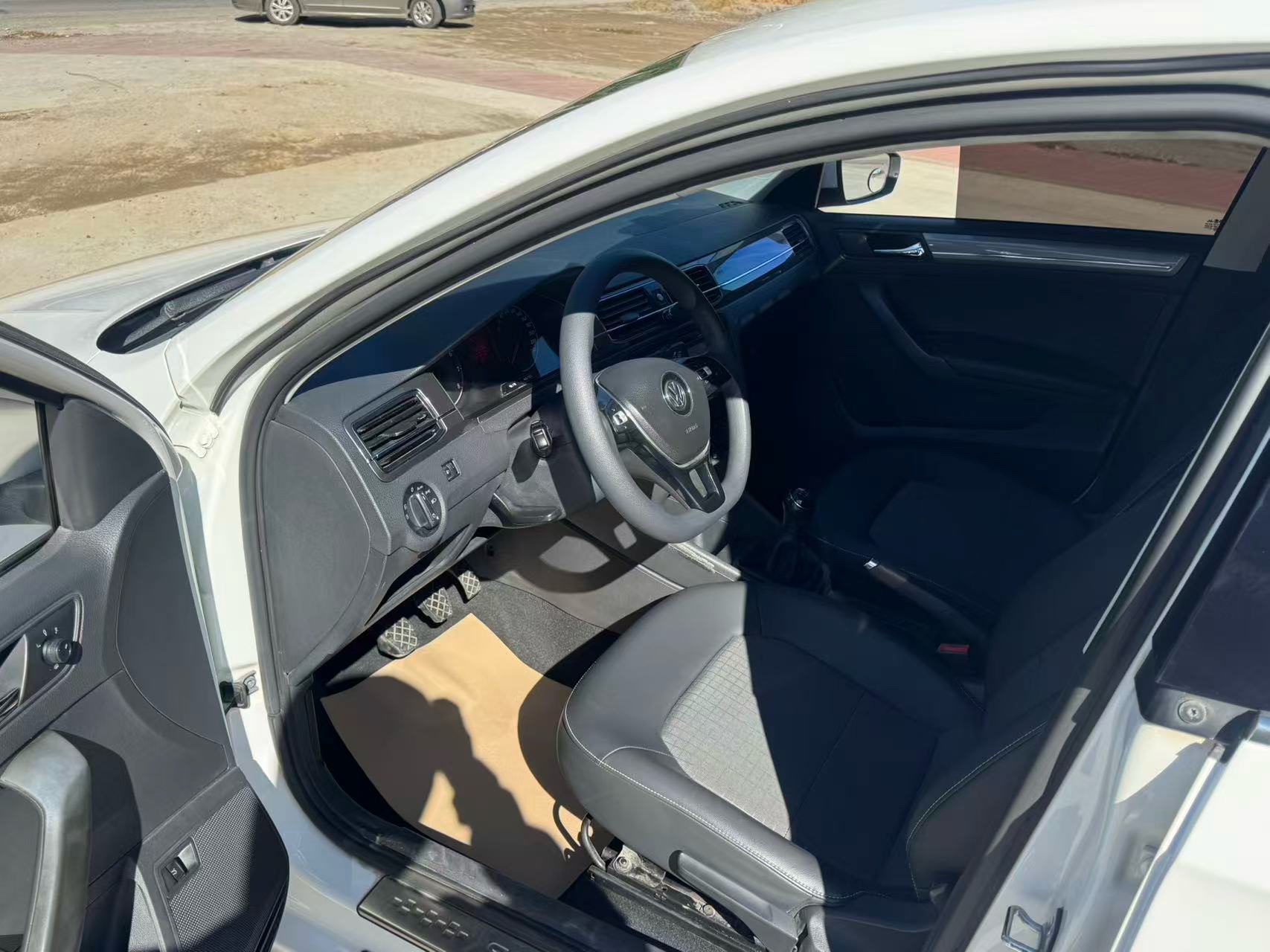 Volkswagen Santana 2017 imagen de coche #4