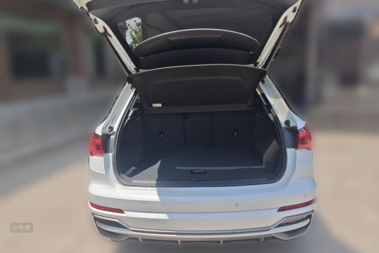 Audi Q3 2020 car image #21