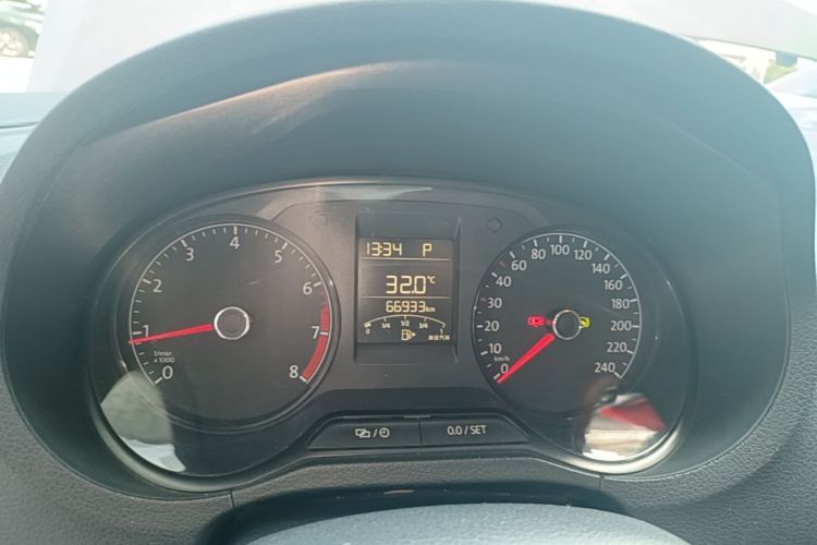 Volkswagen Polo 2018 car image #12
