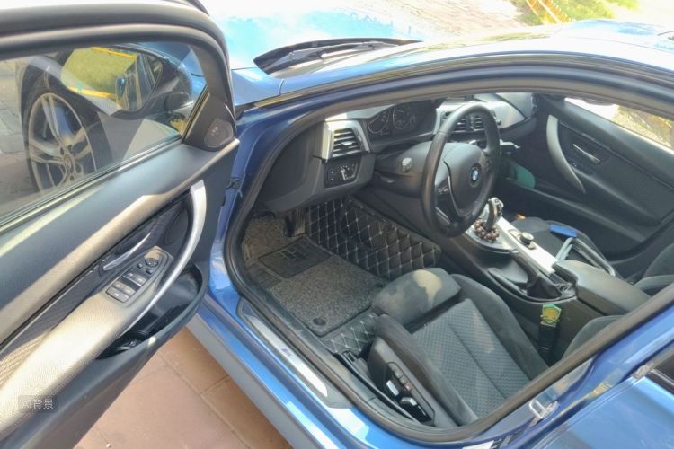 BMW 3 Series 2017 car image #18