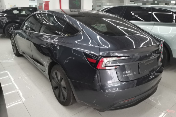 Tesla Model 3 2025 car image #5