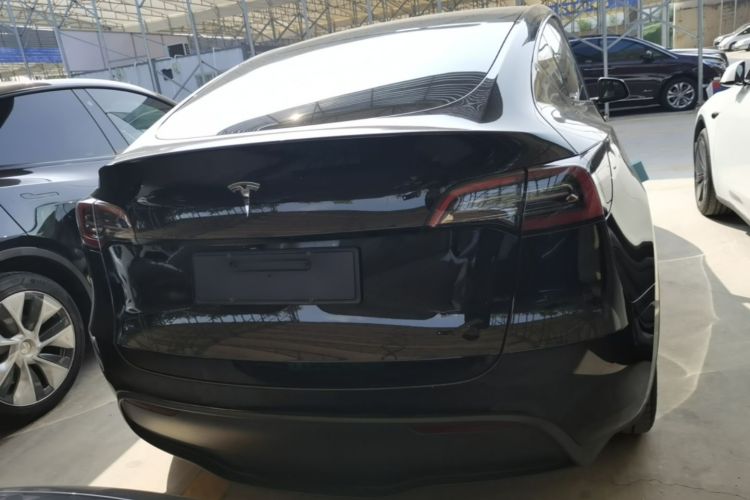 Tesla Model Y 2024 #6 Tesla Model Y 2024 immagine di auto #6