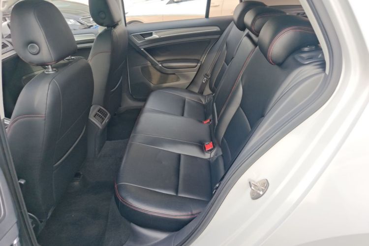 Volkswagen Golf 2015 car image #17