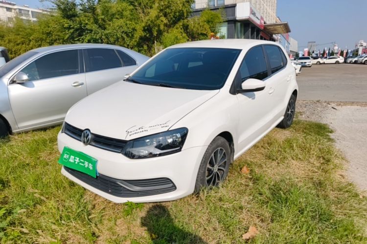 Volkswagen Polo 2016 car image #2