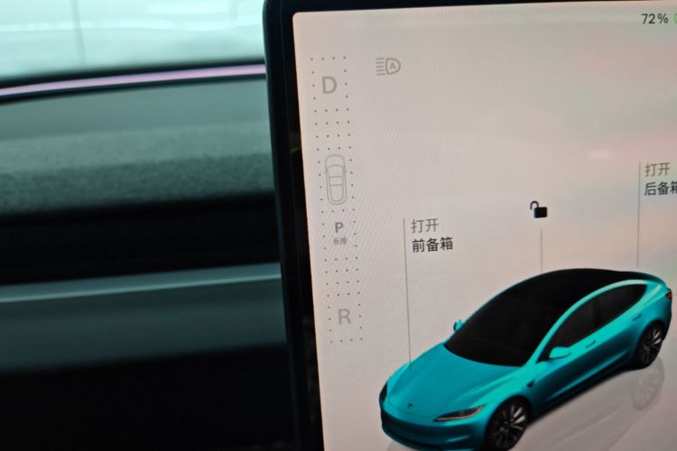 Tesla Model 3 2024 car image #18
