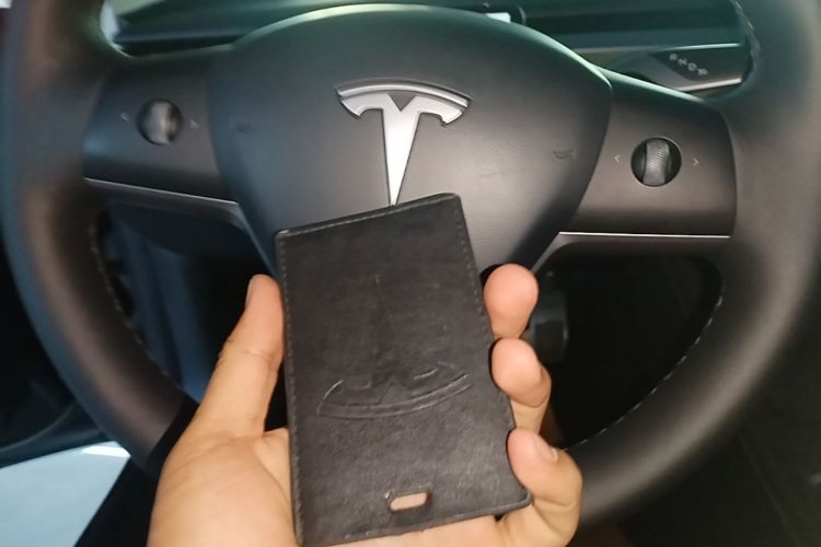 Tesla Model 3 2023 car image #9