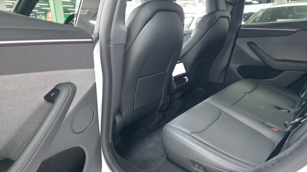 Tesla Model Y 2026 car image #5