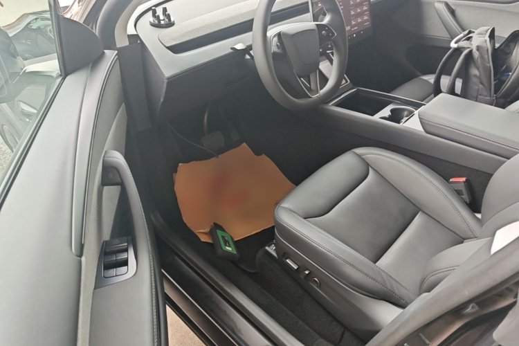 Tesla Model Y 2025 #16 Tesla Model Y 2025 car image #16