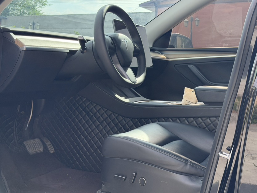 Tesla Model Y 2023 #4 Tesla Model Y 2023 car image #4