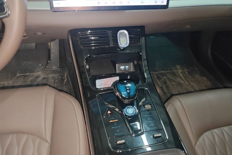 BYD Han 2024 car image #14