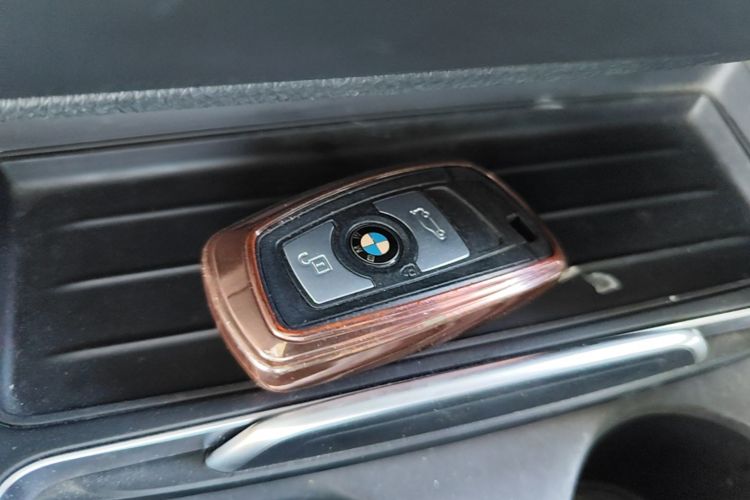 BMW 3 Series 2017 #10 BMW 3 Series 2017 car image #10