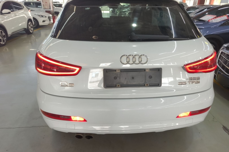 Audi Q3 2016 car image #6