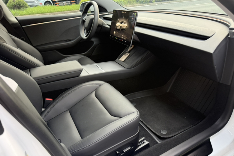 Tesla Model 3 2024 car image #10