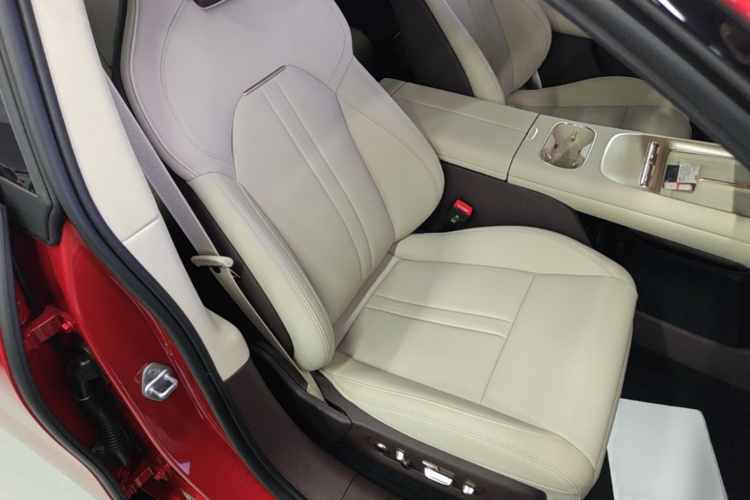2026 #24 2026 immagine di auto #24