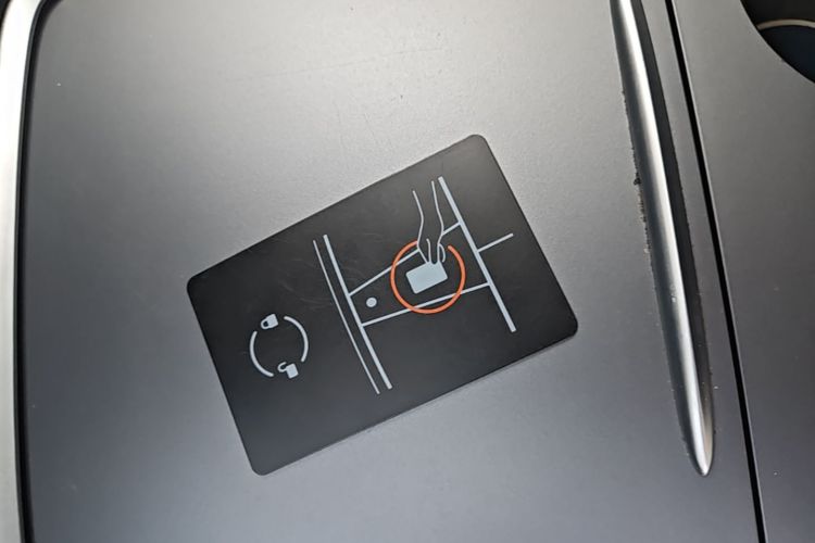 Tesla Model 3 2023 car image #9