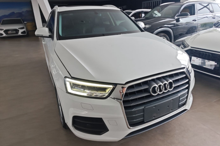 Audi Q3 2018 car image #4