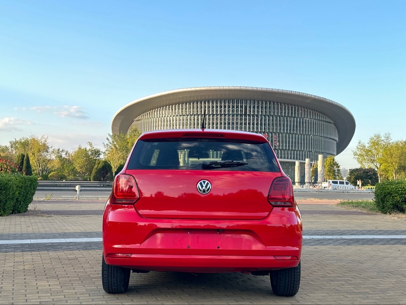 Volkswagen Polo 2015 car image #5