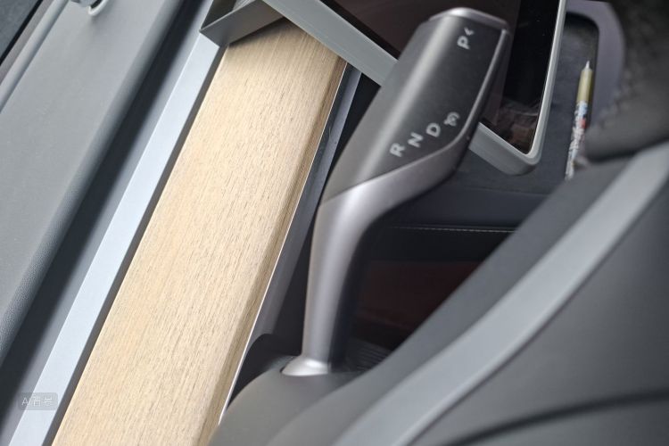 Tesla Model Y 2022 car image #16