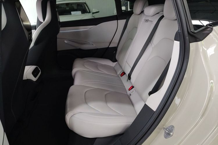 MI SU7 2025 car image #17