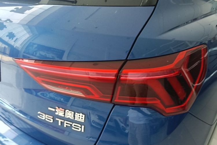 Audi Q3 2021 car image #8