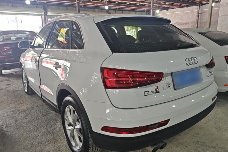 Audi Q3 2018 car image #5